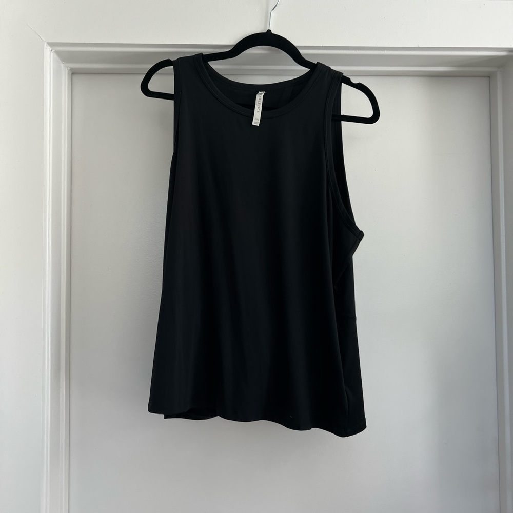 Fabletics workout top with keyhole in back xxl